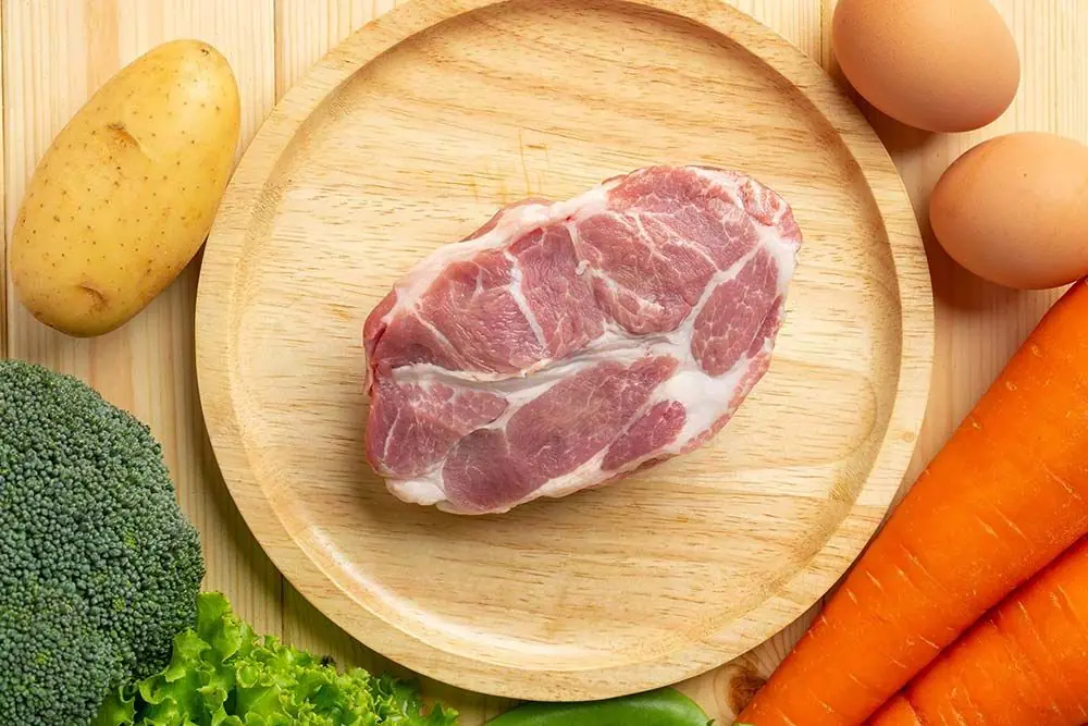Come trasformare l'alimentazione del tuo cane con la dieta BARF