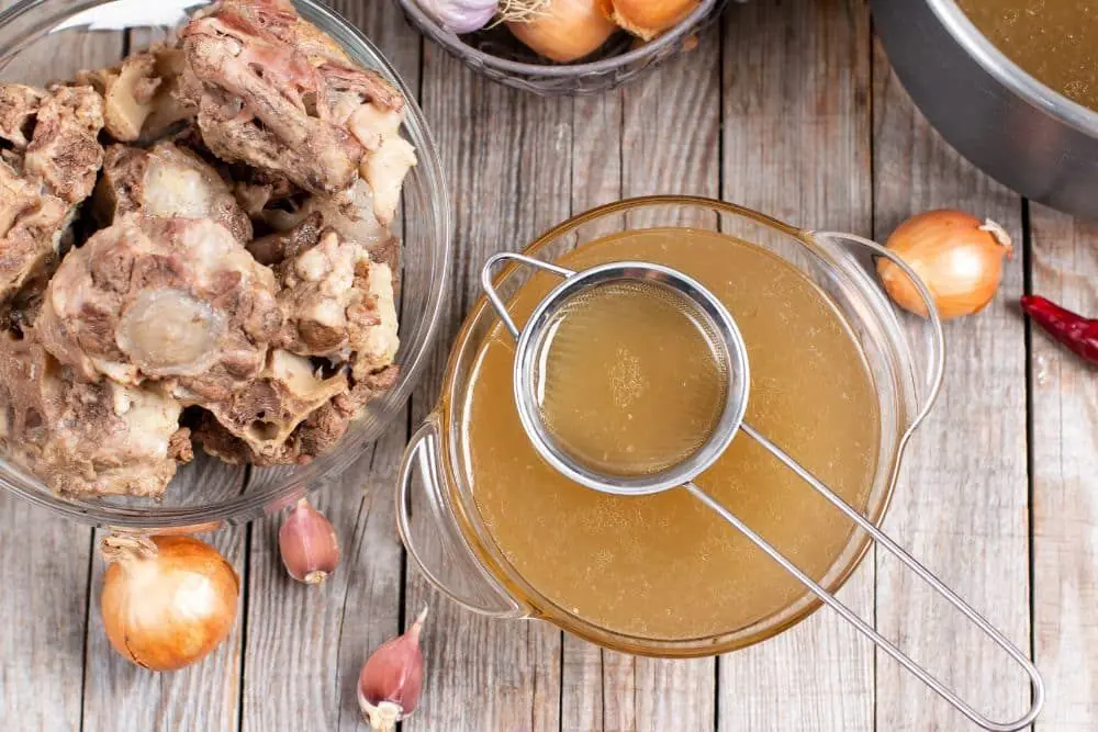 Como introducir el caldo de huesos en la dieta de tu perro